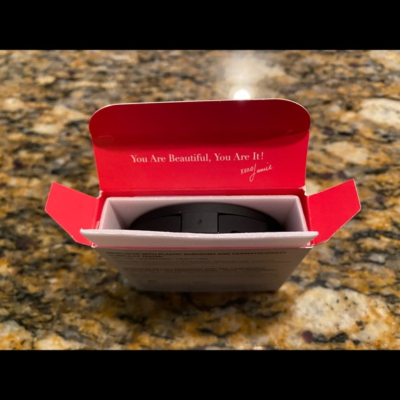 It Cosmetics Bye Bye Pores Blush - Picture 5 of 9